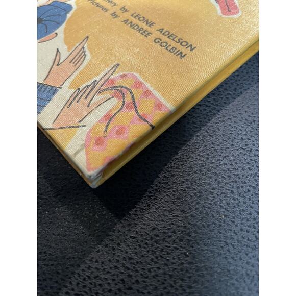 Fly-Away at the Air Show, 1962 by Leone Adelson, Hardcover, Vintage, Easy Reader - Picture 3 of 7